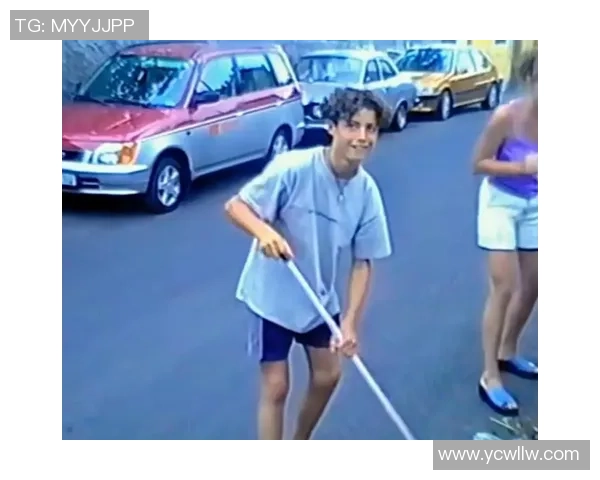 从平凡到传奇浅析现代足球球星的形象塑造与商业包装策略 从平凡到传奇浅析现代足球球星的形象塑造与商业包装策略